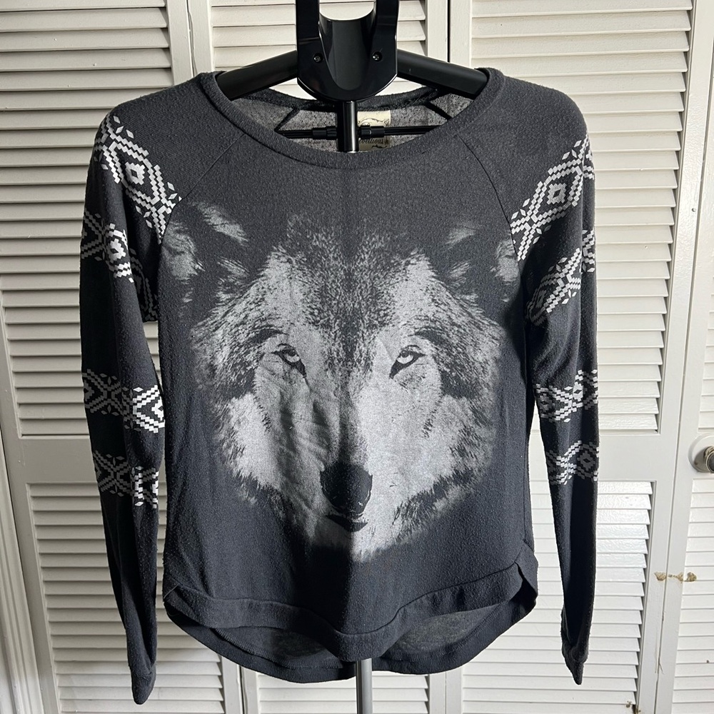 Pretty Rebellious Charcoal Wolf Graphic Sweatshirt